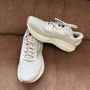 Brooks Adrenaline GTS 24 Running Shoes Womens 8 mint green Supportive Stability